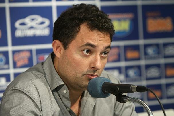 Emocionado na entrevista coletiva, Mattos anunciou sada do Cruzeiro; Palmeiras deve ser destino