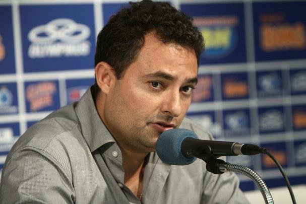Emocionado na entrevista coletiva, Mattos anunciou sada do Cruzeiro; Palmeiras deve ser destino