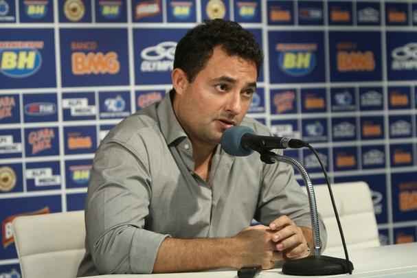 Emocionado na entrevista coletiva, Mattos anunciou sada do Cruzeiro; Palmeiras deve ser destino