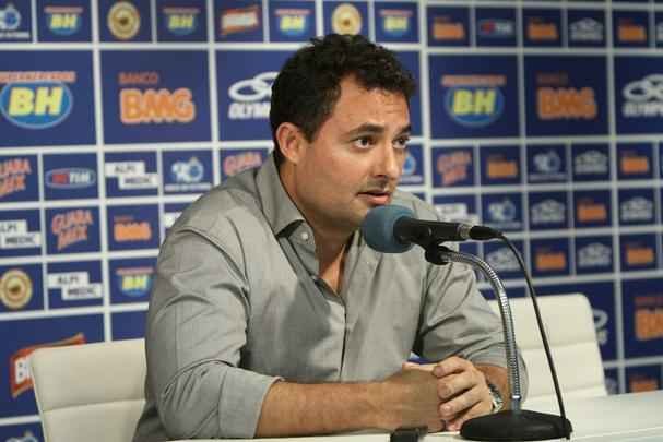 Emocionado na entrevista coletiva, Mattos anunciou sada do Cruzeiro; Palmeiras deve ser destino