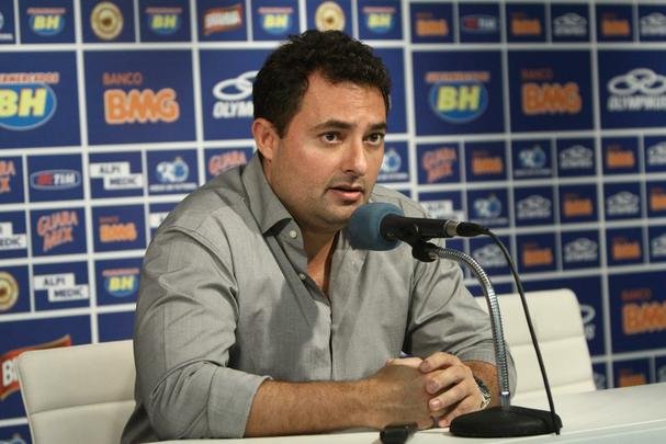 Emocionado na entrevista coletiva, Mattos anunciou sada do Cruzeiro; Palmeiras deve ser destino