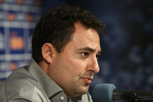Emocionado na entrevista coletiva, Mattos anunciou sada do Cruzeiro; Palmeiras deve ser destino