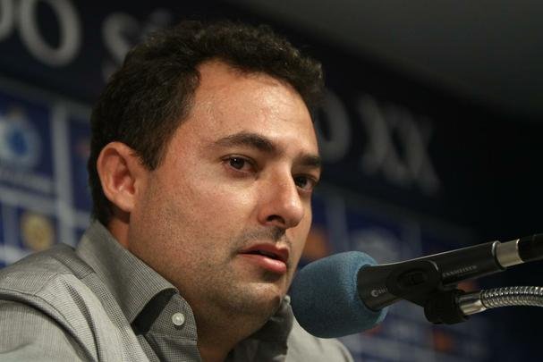 Emocionado na entrevista coletiva, Mattos anunciou sada do Cruzeiro; Palmeiras deve ser destino