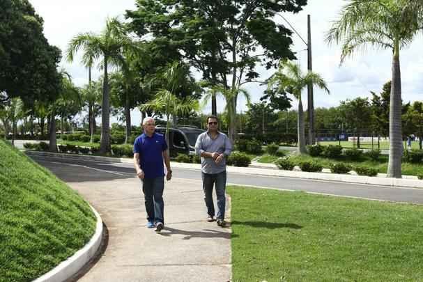Emocionado em entrevista de despedida, Mattos anunciou sada e disse que busca novos desafios