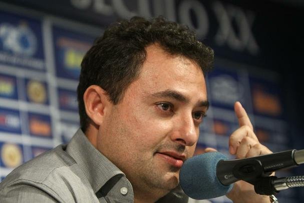 Emocionado na entrevista coletiva, Mattos anunciou sada do Cruzeiro; Palmeiras deve ser destino