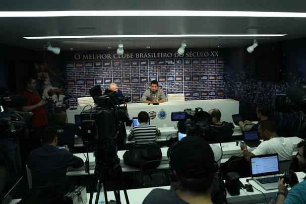 Emocionado na entrevista coletiva, Mattos anunciou sada do Cruzeiro; Palmeiras deve ser destino