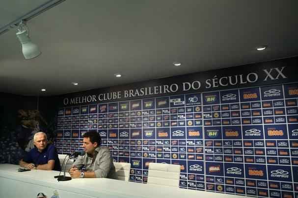 Emocionado na entrevista coletiva, Mattos anunciou sada do Cruzeiro; Palmeiras deve ser destino