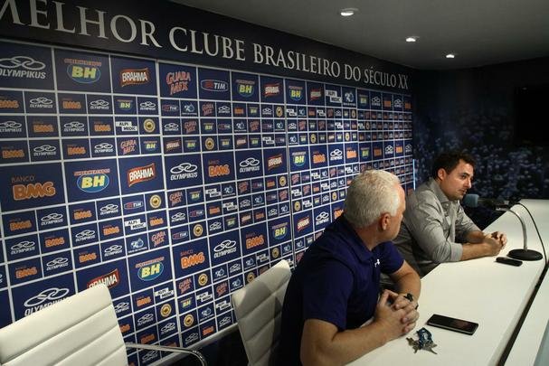Emocionado na entrevista coletiva, Mattos anunciou sada do Cruzeiro; Palmeiras deve ser destino