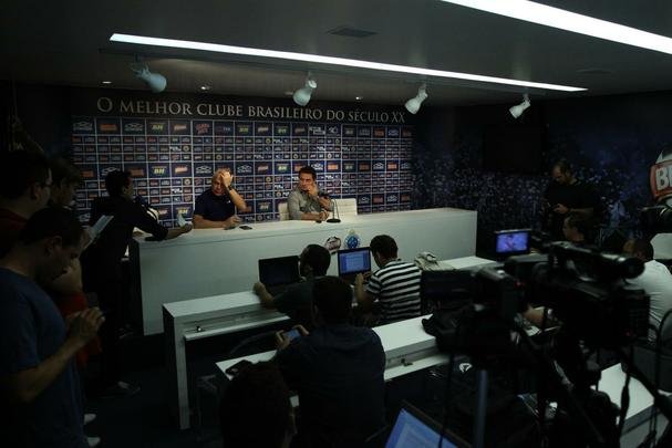 Emocionado na entrevista coletiva, Mattos anunciou sada do Cruzeiro; Palmeiras deve ser destino