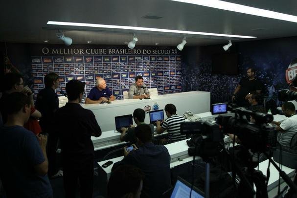 Emocionado na entrevista coletiva, Mattos anunciou sada do Cruzeiro; Palmeiras deve ser destino