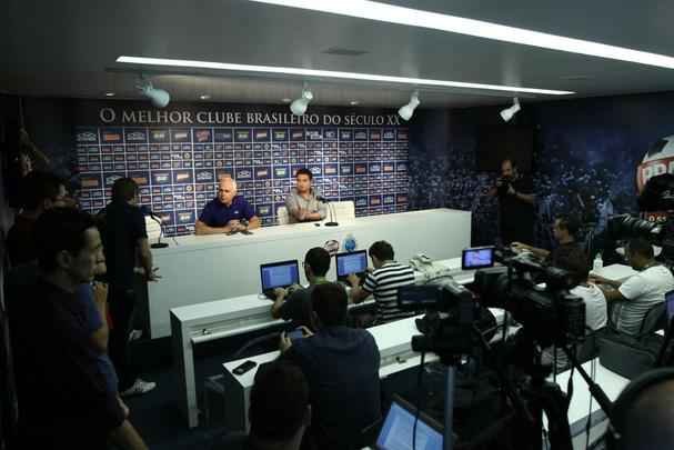 Emocionado na entrevista coletiva, Mattos anunciou sada do Cruzeiro; Palmeiras deve ser destino