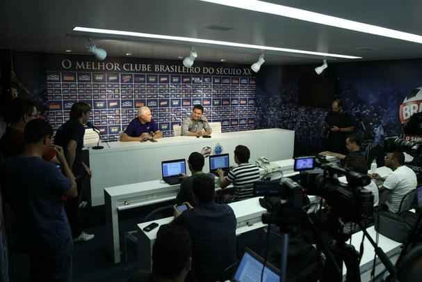 Emocionado na entrevista coletiva, Mattos anunciou sada do Cruzeiro; Palmeiras deve ser destino