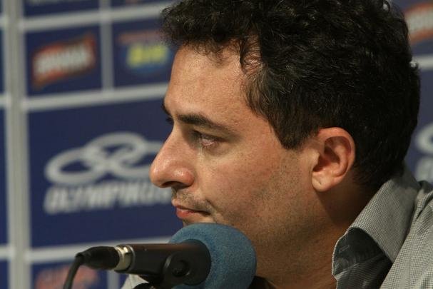 Emocionado na entrevista coletiva, Mattos anunciou sada do Cruzeiro; Palmeiras deve ser destino