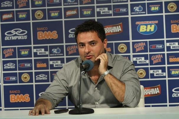 Emocionado na entrevista coletiva, Mattos anunciou sada do Cruzeiro; Palmeiras deve ser destino