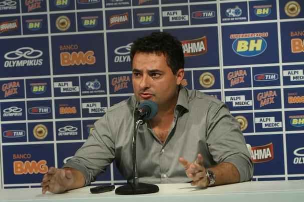 Emocionado na entrevista coletiva, Mattos anunciou sada do Cruzeiro; Palmeiras deve ser destino