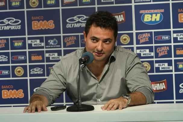 Emocionado na entrevista coletiva, Mattos anunciou sada do Cruzeiro; Palmeiras deve ser destino