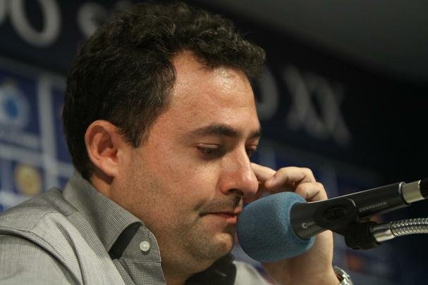 Emocionado em entrevista de despedida, Mattos anunciou sada e disse que busca novos desafios