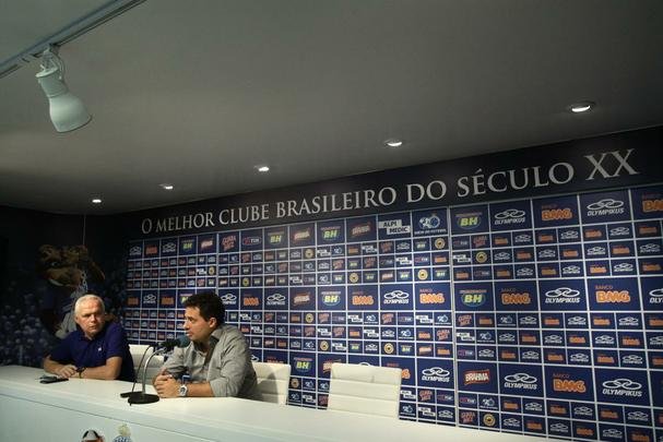 Emocionado em entrevista de despedida, Mattos anunciou sada e disse que busca novos desafios