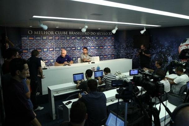 Emocionado em entrevista de despedida, Mattos anunciou sada e disse que busca novos desafios