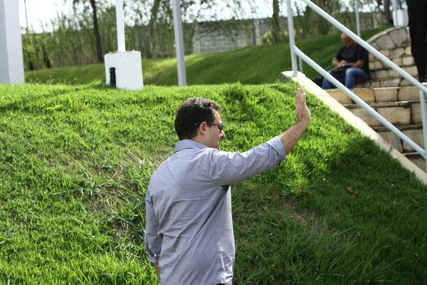 Emocionado em entrevista de despedida, Mattos anunciou sada e disse que busca novos desafios