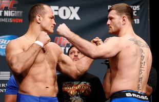 Imagens da pesagem do UFC on FOX 13 - Peso-pesado (at 120,7kg): Junior Cigano (109,8kg) x Stipe Miocic (110,2kg)