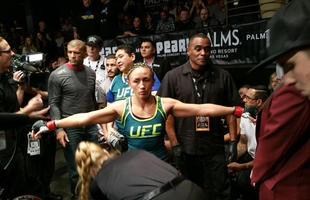 Imagens do TUF 20 Finale, em Las Vegas - Carla Esparza venceu Rose Namajunas por finalizao no terceiro round e conquistou o cinturo inaugural peso palha