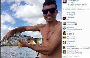Com paradeiro desconhecido, Dtolo mostra habilidade de pescador em rede social
