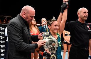 Carla Esparza - Campe peso palha feminino, conquistado dia 12 de dezembro, contra Rose Namajunas. Vai enfrentar Joanna Jedrzejczyk	 no UFC 185