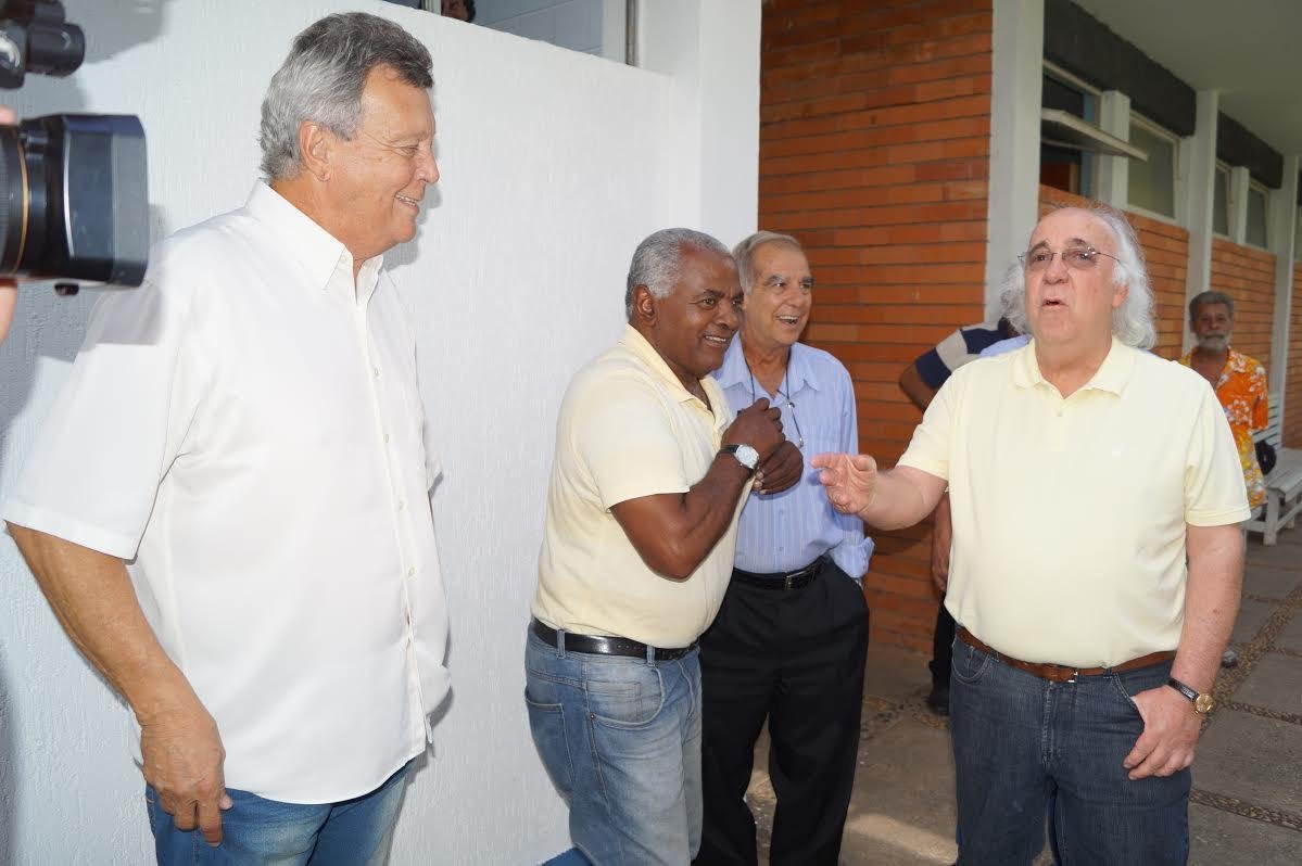 Tosto foi recepcionado pelos tambm campees da Taa Brasil de 1966: Raul, Z Carlos e Marco Antnio