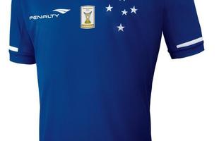 Clube celeste lanar camisa em janeiro, confeccionada pela Penalty, e sem patrocinadores