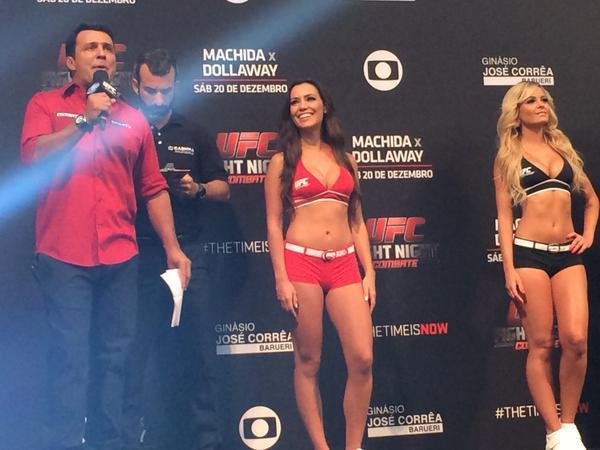 Imagens da pesagem do UFC Fight Night 58, em Barueri - Palco da pesagem com octagon girls
