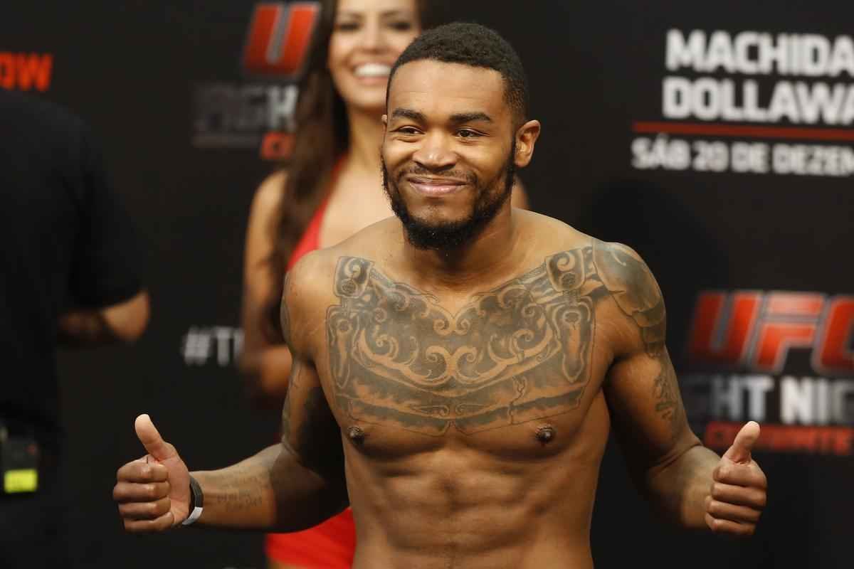 Imagens da pesagem do UFC Fight Night 58, em Barueri - Mike Rhodes