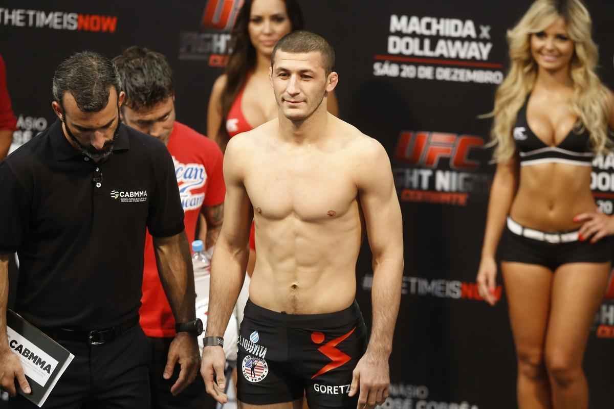 Imagens da pesagem do UFC Fight Night 58, em Barueri - Rashid Magomedov