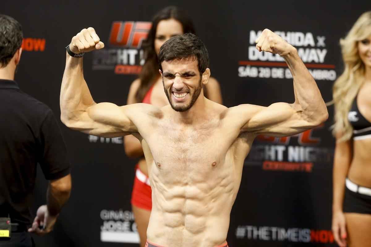 Imagens da pesagem do UFC Fight Night 58, em Barueri - Elias Silvrio