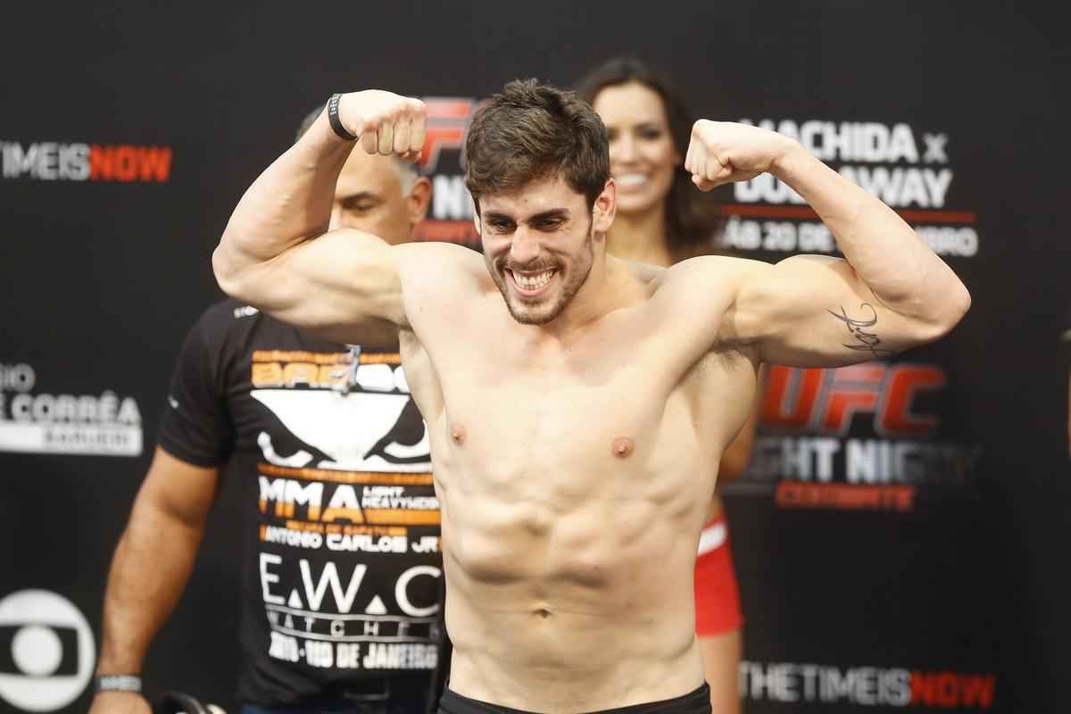 Imagens da pesagem do UFC Fight Night 58, em Barueri - Antnio Cara de Sapato