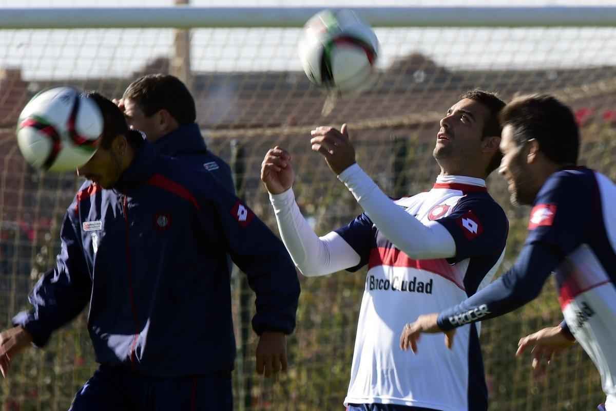Jogadores do San Lorenzo em ltimo treino, no Marrocos, antes da final do Mundial contra o Real Madrid