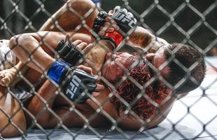 Imagens do UFC Fight Night 58, em Barueri - Leandro Issa (bermuda preta) venceu Yuta Sasaki por finalizao no segundo round
