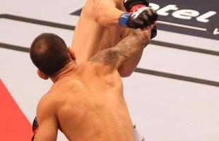Imagens do UFC Fight Night 58, em Barueri - Leandro Issa (bermuda preta) venceu Yuta Sasaki por finalizao no segundo round