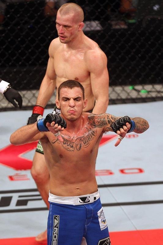Imagens do UFC Fight Night 58, em Barueri - Renato Moicano (bermuda azul) venceu Tom Niinimaki por finalizao no segundo round