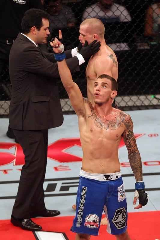 Imagens do UFC Fight Night 58, em Barueri - Renato Moicano (bermuda azul) venceu Tom Niinimaki por finalizao no segundo round
