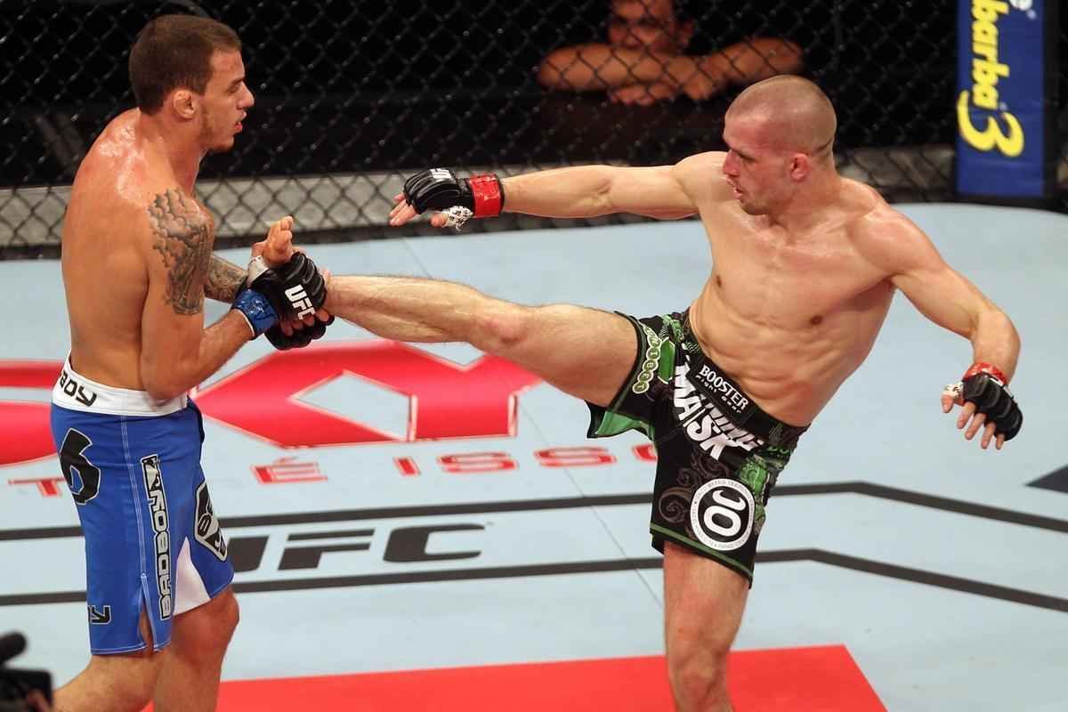 Imagens do UFC Fight Night 58, em Barueri - Renato Moicano (bermuda azul) venceu Tom Niinimaki por finalizao no segundo round