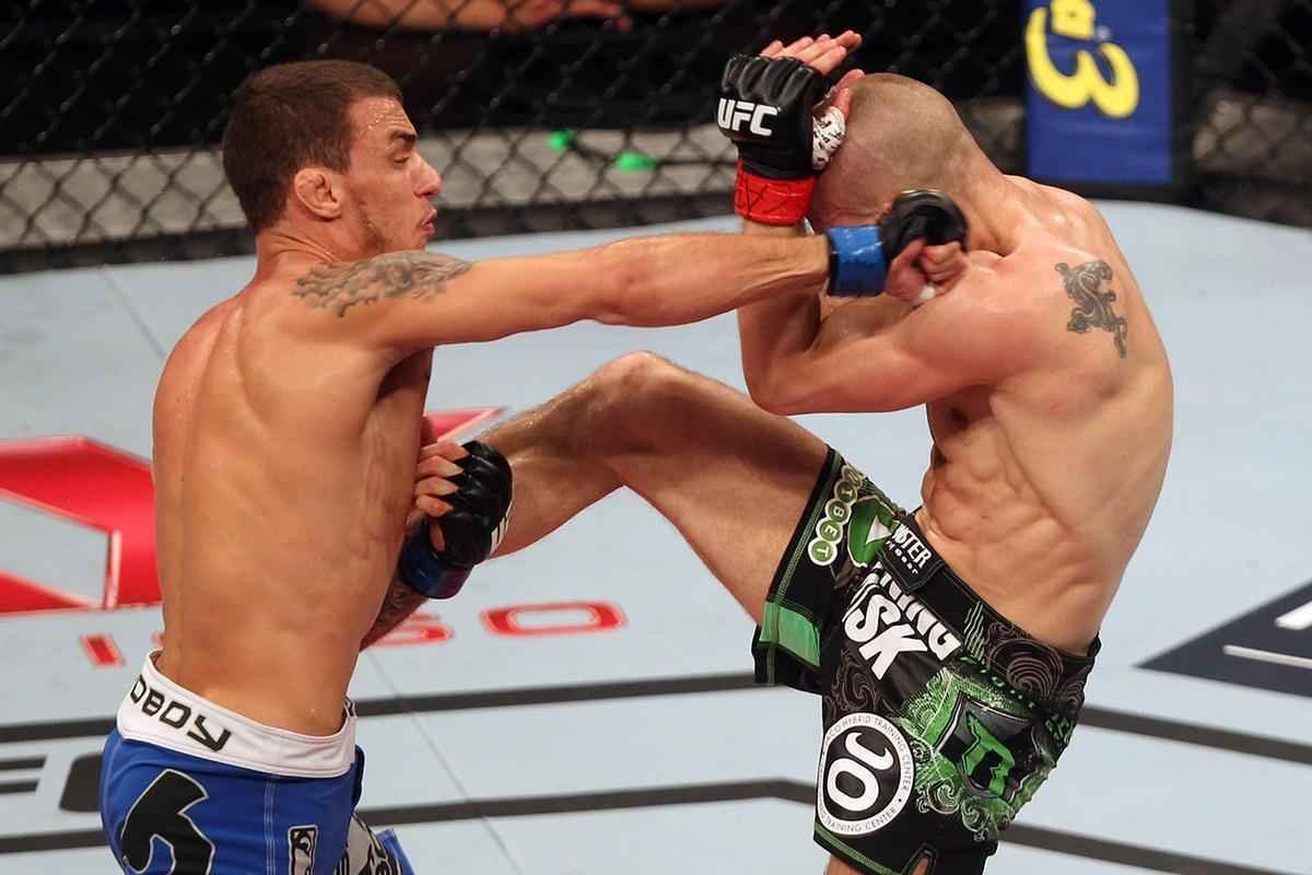 Imagens do UFC Fight Night 58, em Barueri - Renato Moicano (bermuda azul) venceu Tom Niinimaki por finalizao no segundo round