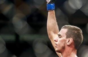 Imagens do UFC Fight Night 58, em Barueri - Renato Moicano (bermuda azul) venceu Tom Niinimaki por finalizao no segundo round