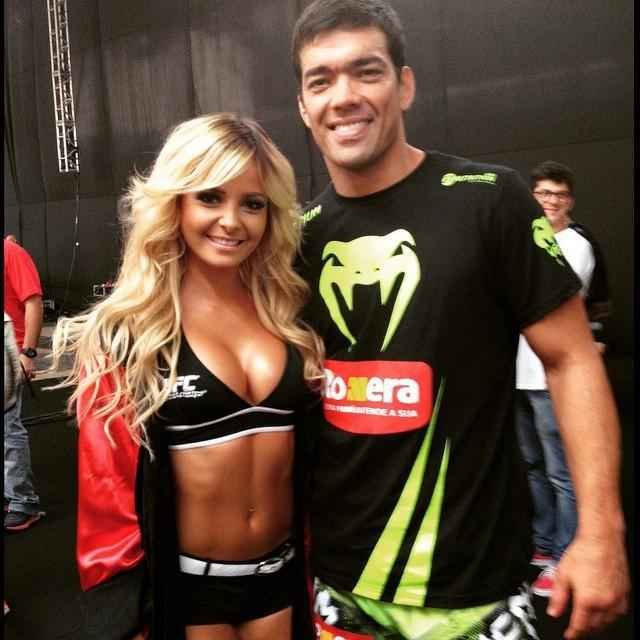 Imagens do UFC Fight Night 58, em Barueri - Jhenny Andrade com Lyoto Machida