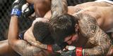 Imagens do UFC Fight Night 58, em Barueri - Erick Silva (bermuda branca) venceu Mike Rhodes por finalizao a 1m15s do primeiro round