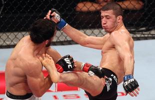 Imagens do UFC Fight Night 58, em Barueri - Rashid Magomedov (bermuda preta) venceu Elias Silvrio por nocaute tcnico aos 4m57s do terceiro round