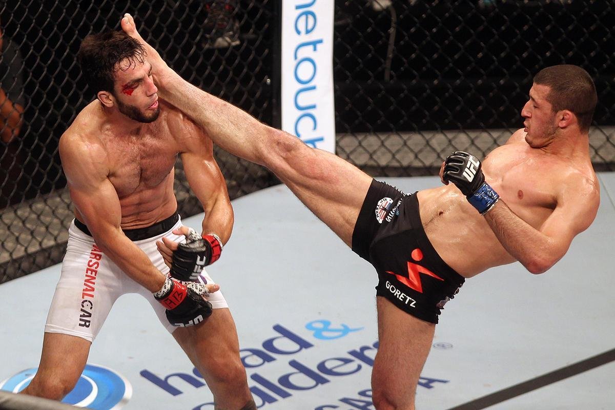 Imagens do UFC Fight Night 58, em Barueri - Rashid Magomedov (bermuda preta) venceu Elias Silvrio por nocaute tcnico aos 4m57s do terceiro round