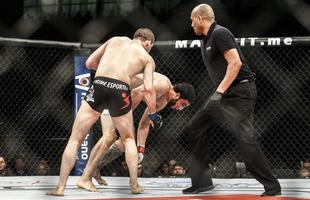 Imagens do UFC Fight Night 58, em Barueri - Rashid Magomedov (bermuda preta) venceu Elias Silvrio por nocaute tcnico aos 4m57s do terceiro round