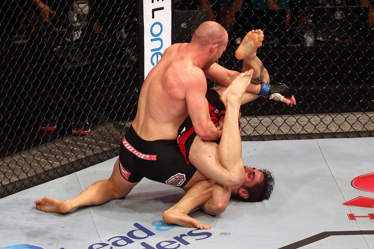 Imagens do UFC Fight Night 58, em Barueri - Patrick Cummins (bermuda preta) venceu Antnio Cara de Sapato por deciso unnime