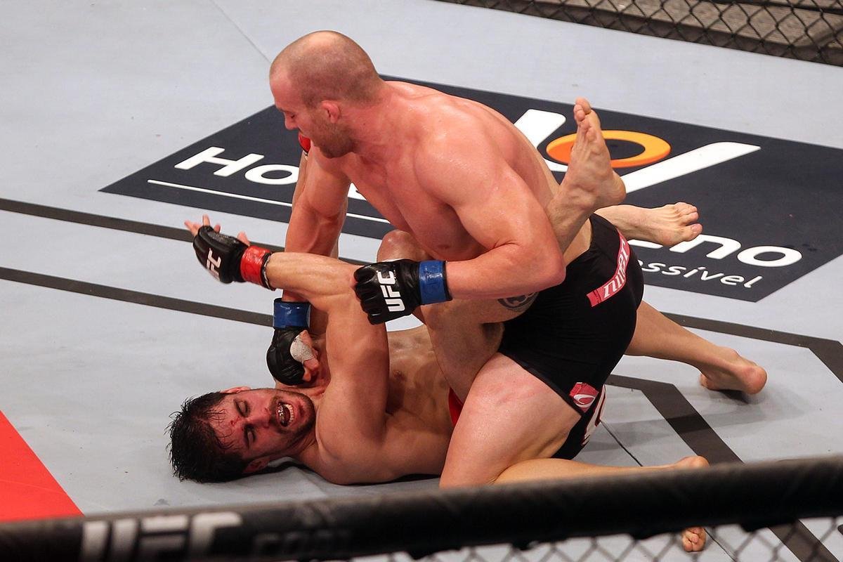 Imagens do UFC Fight Night 58, em Barueri - Patrick Cummins (bermuda preta) venceu Antnio Cara de Sapato por deciso unnime